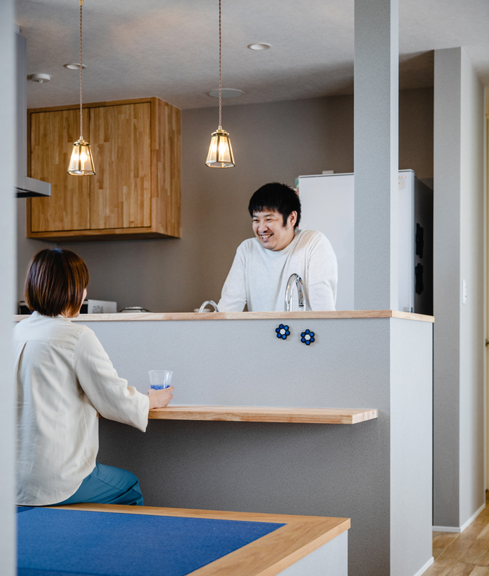 ペットと暮らすブルーの平屋