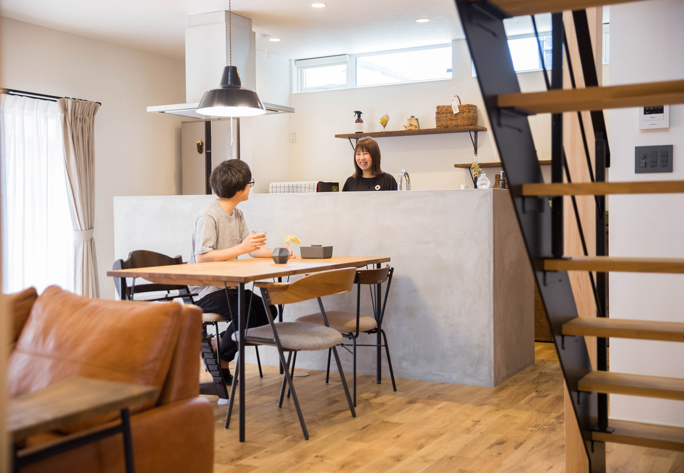 吹抜けが家族の心をつなぐ家