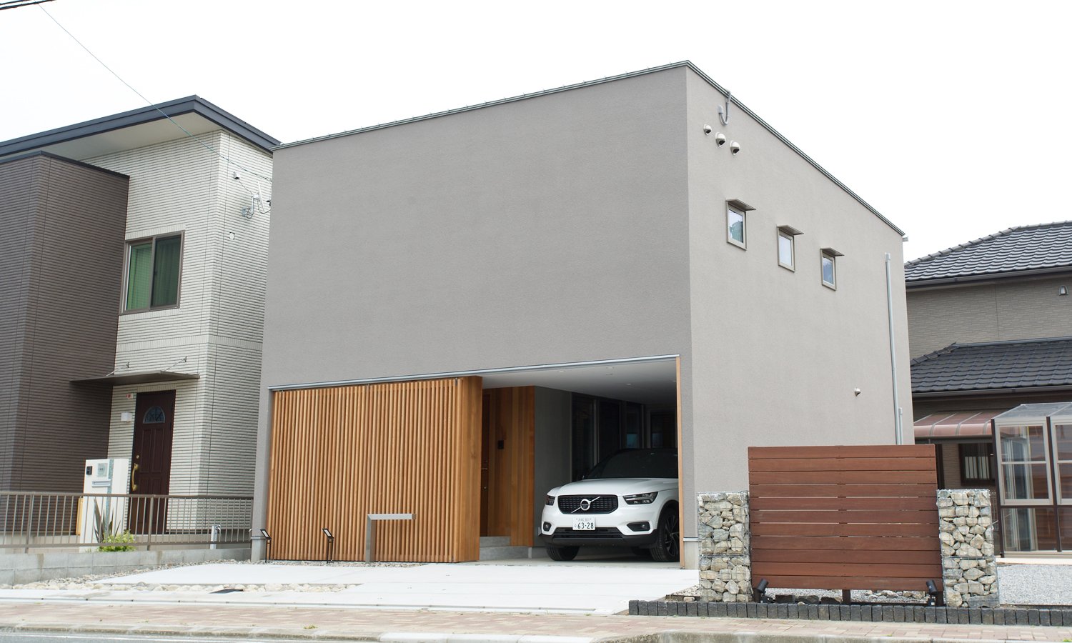 【売戸建中古住宅】ガレージ付きの高性能デザイン住宅販売中！
