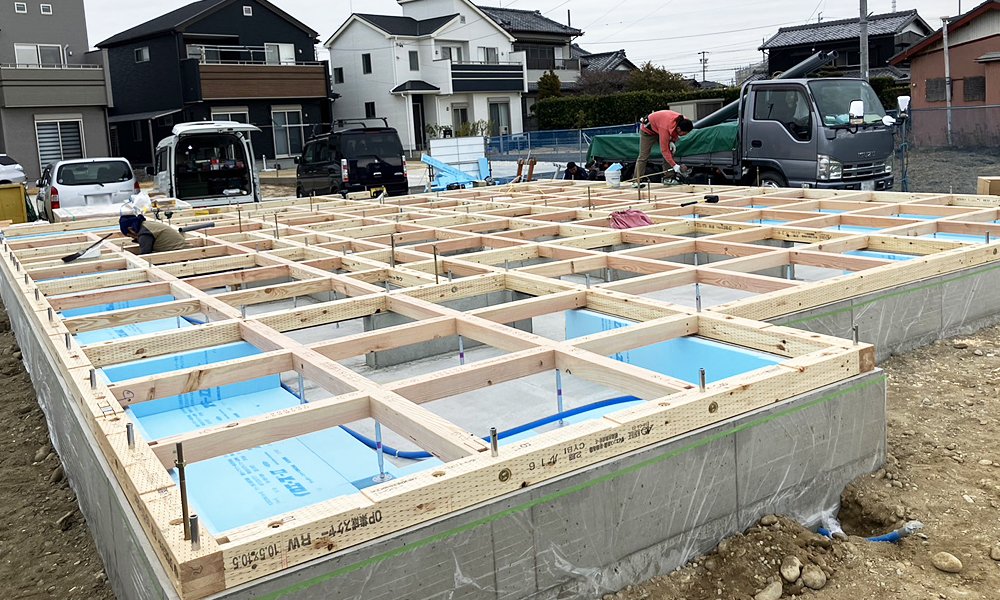 NO.4|リゾート＆カフェスタイルな平屋の新築工事「ベースコンクリート打設と土台据え・基礎断熱のメリット」