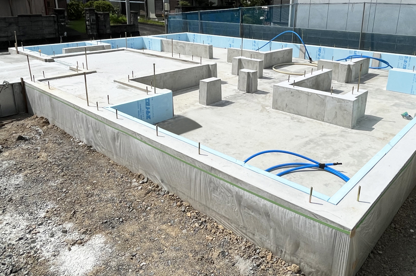 ゾーンを分離させた自由設計のお家づくり「基礎工事で間取りが分かります！^^」 藤枝の注文住宅R＋house