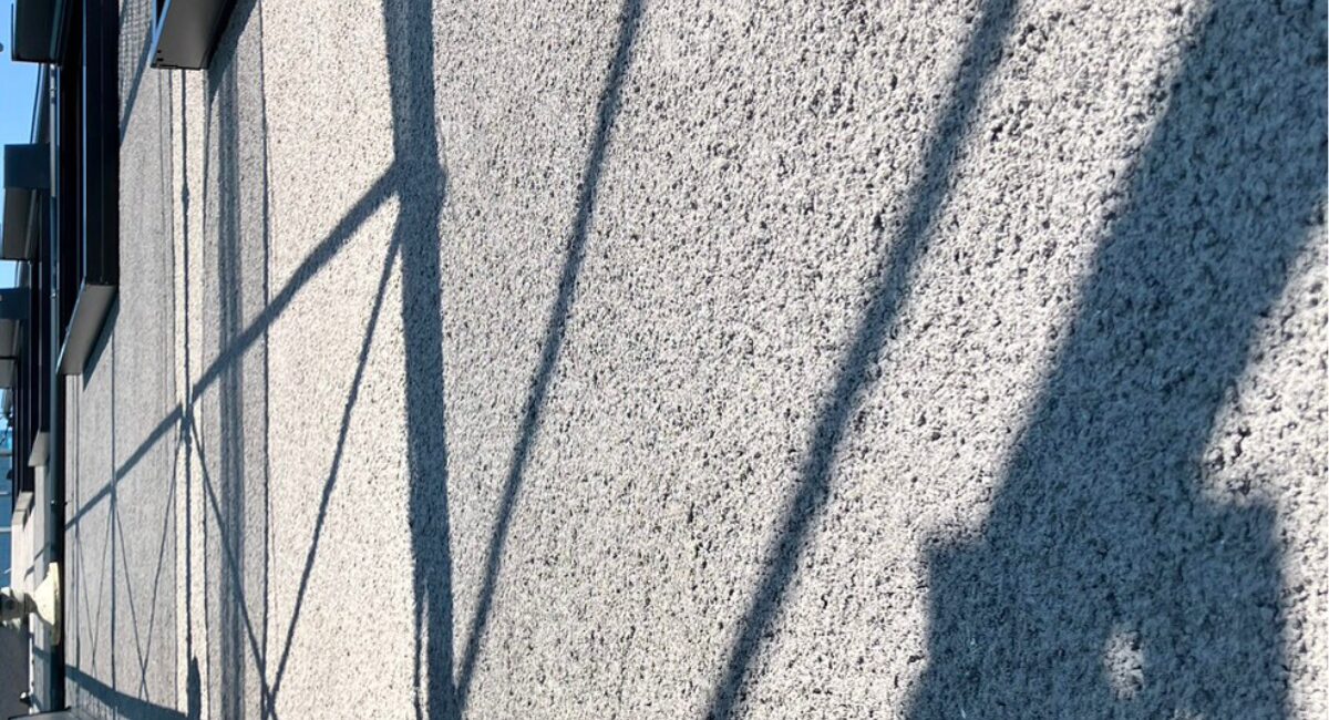 外壁仕上げ ― 自然素材の『そとん壁』が家を包み込む