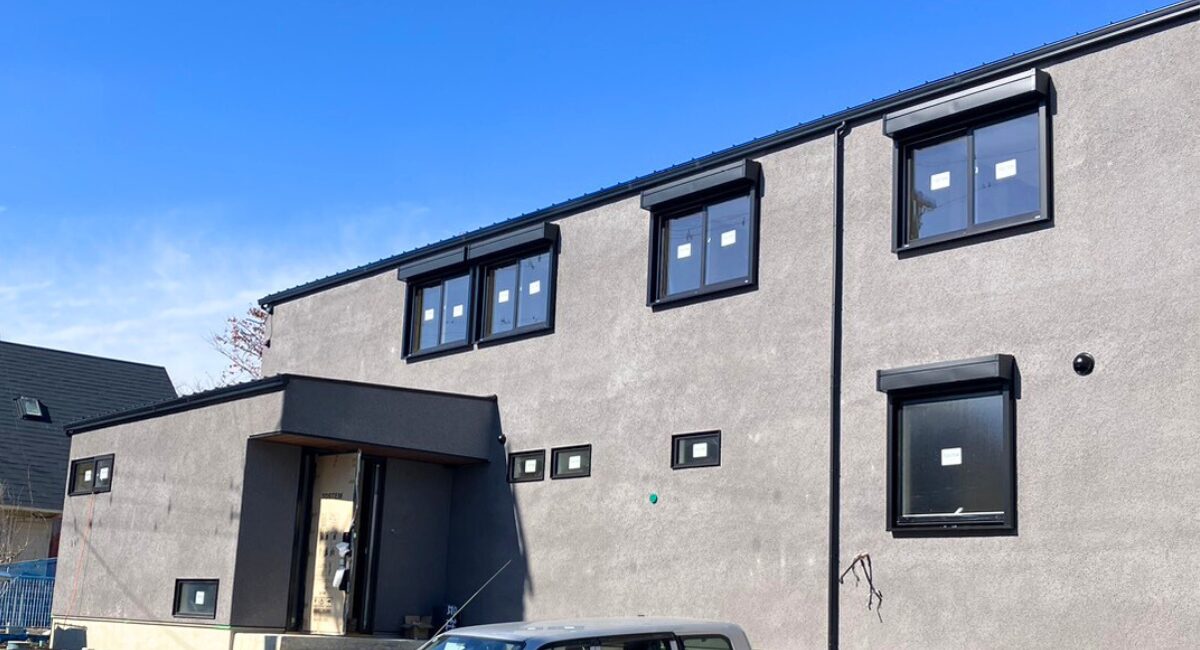 NO.7| 五感にやさしい家 in 藤枝市　そとん壁が完成し、クロス仕上げが進行中