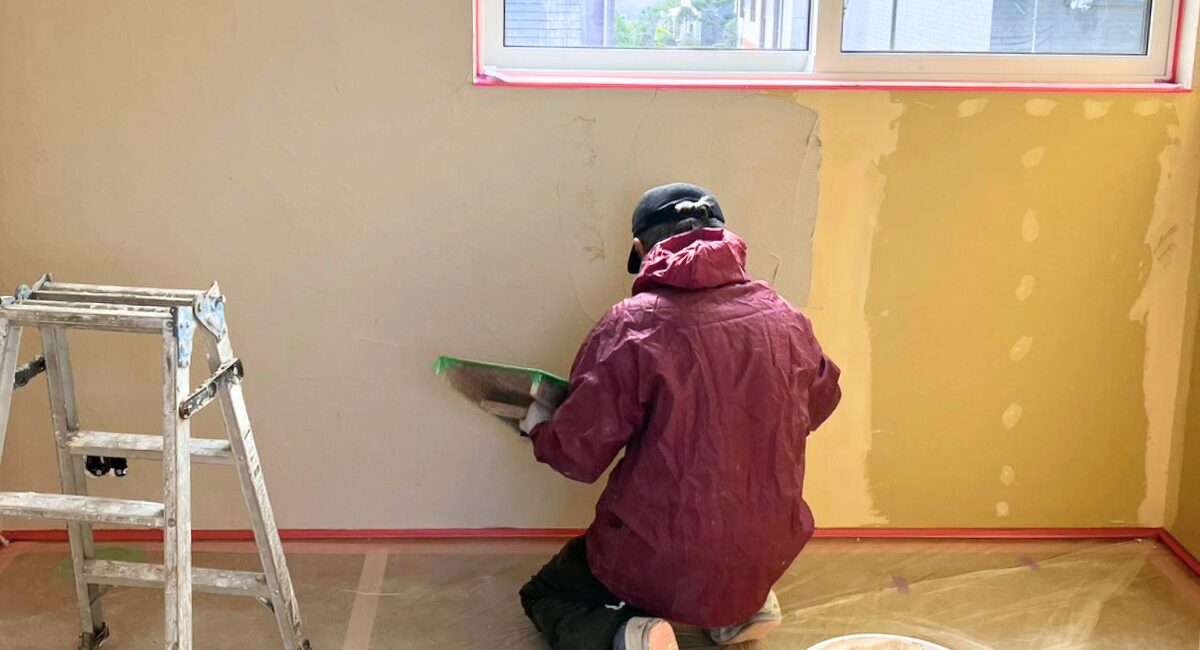 中霧島壁ライト ― 調湿・消臭・空気浄化でより心地よい空間へ