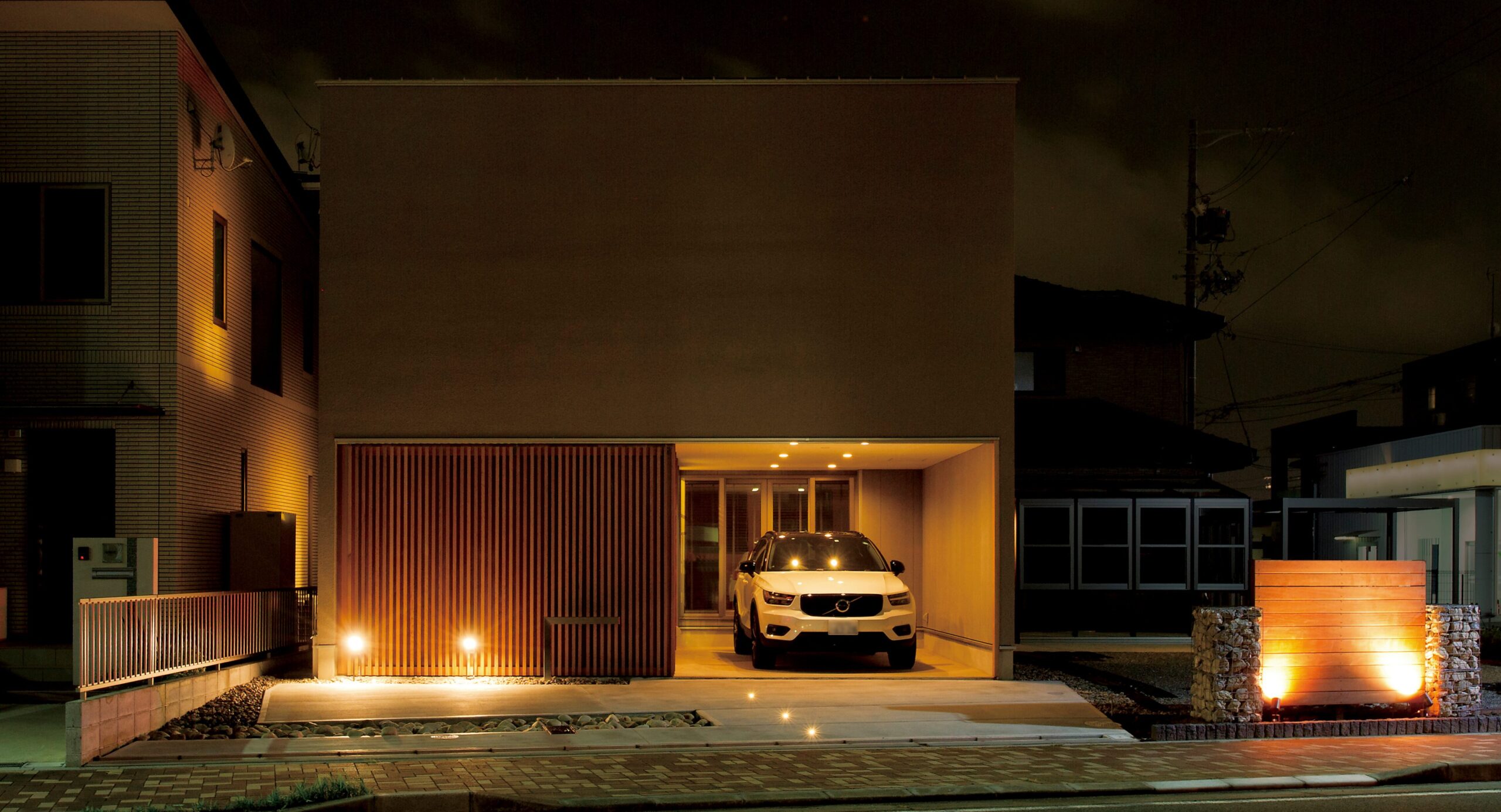 愛車と暮らすガレージと、利便性の高い住環境