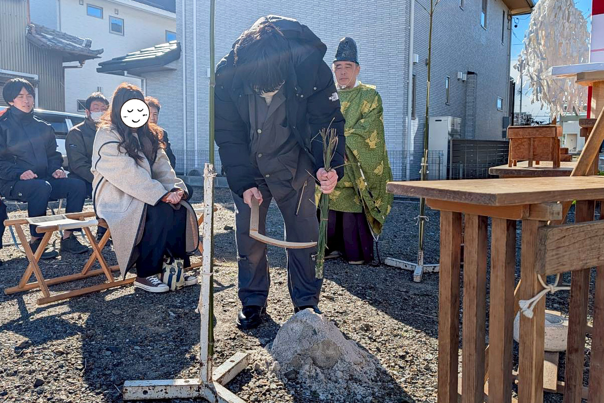 土地の神様へ、工事の安全を祈願して