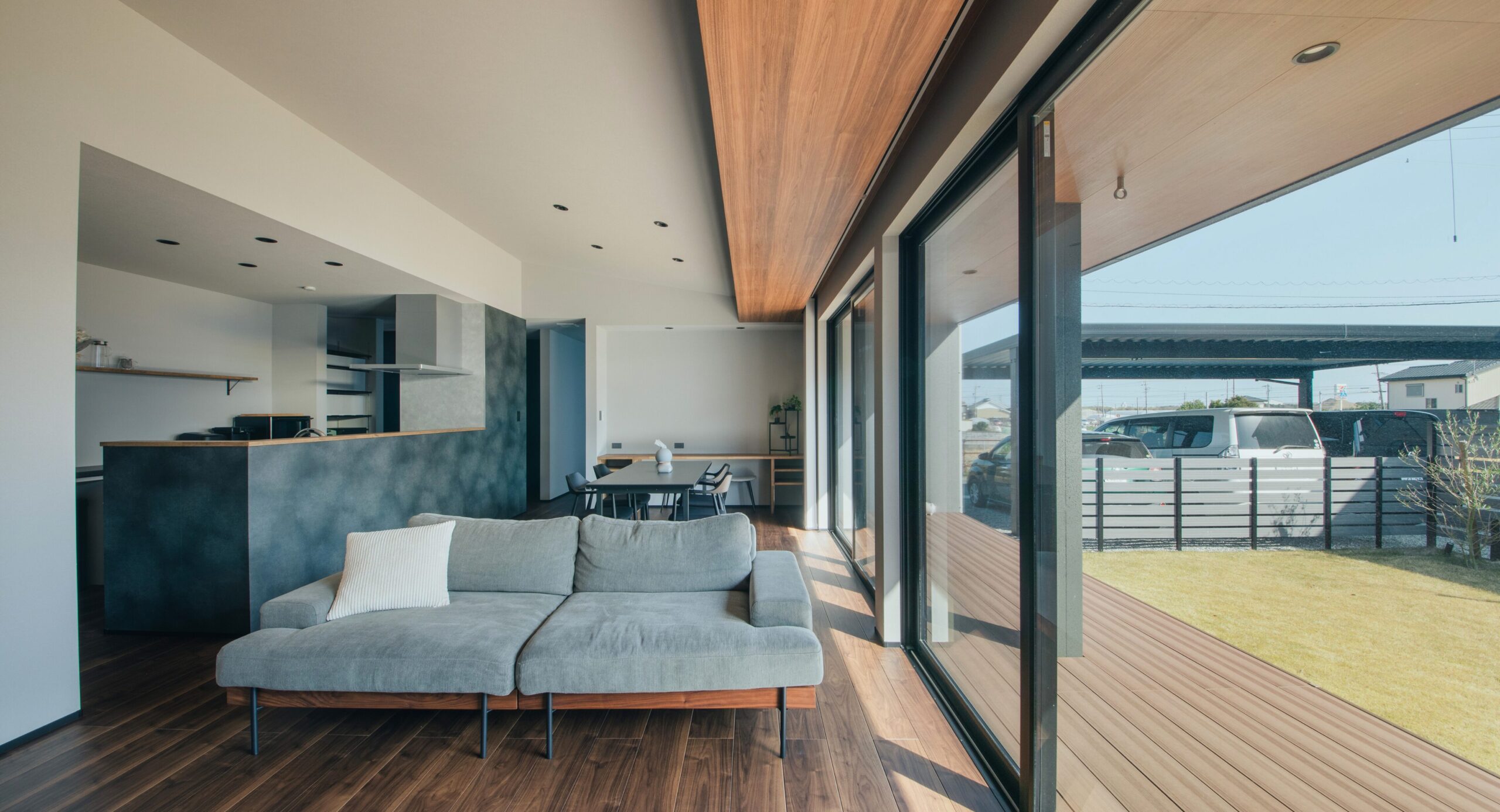 地域の気候（強風・西日）を考慮しない開口部の失敗