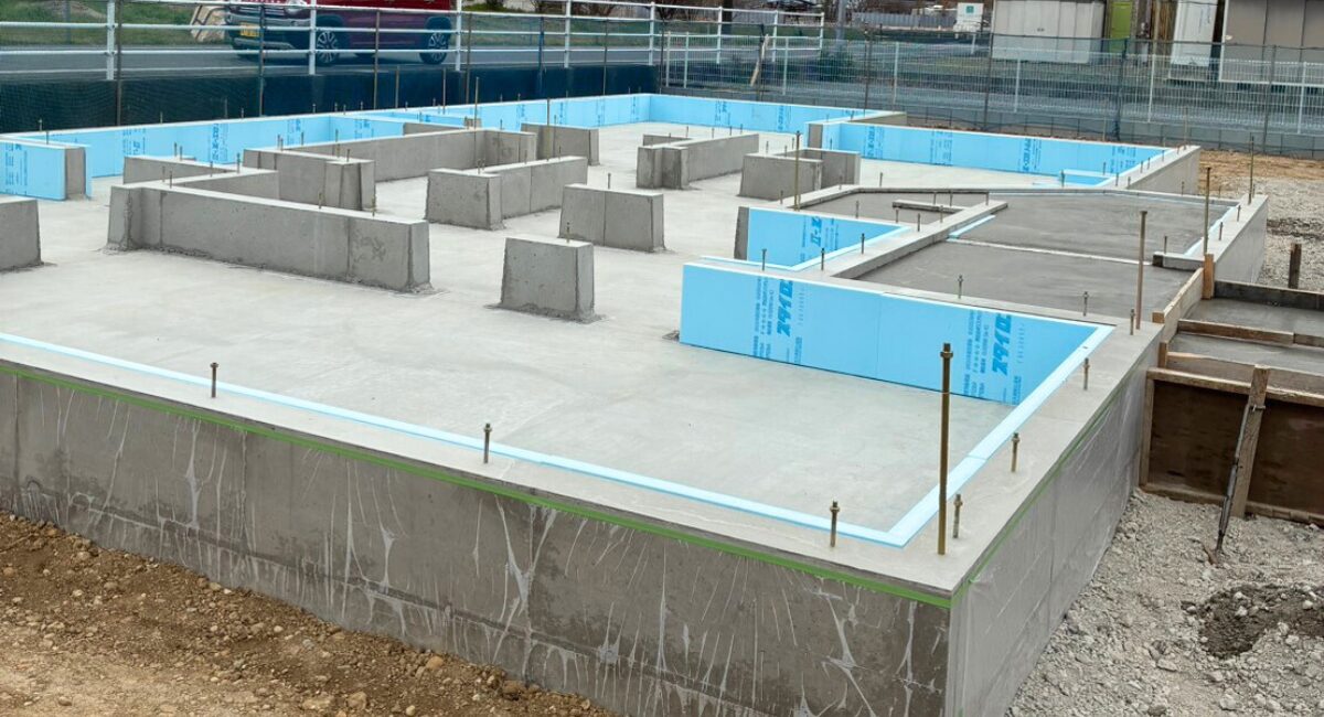 基礎が完成し、見えてきた住まいのスケール