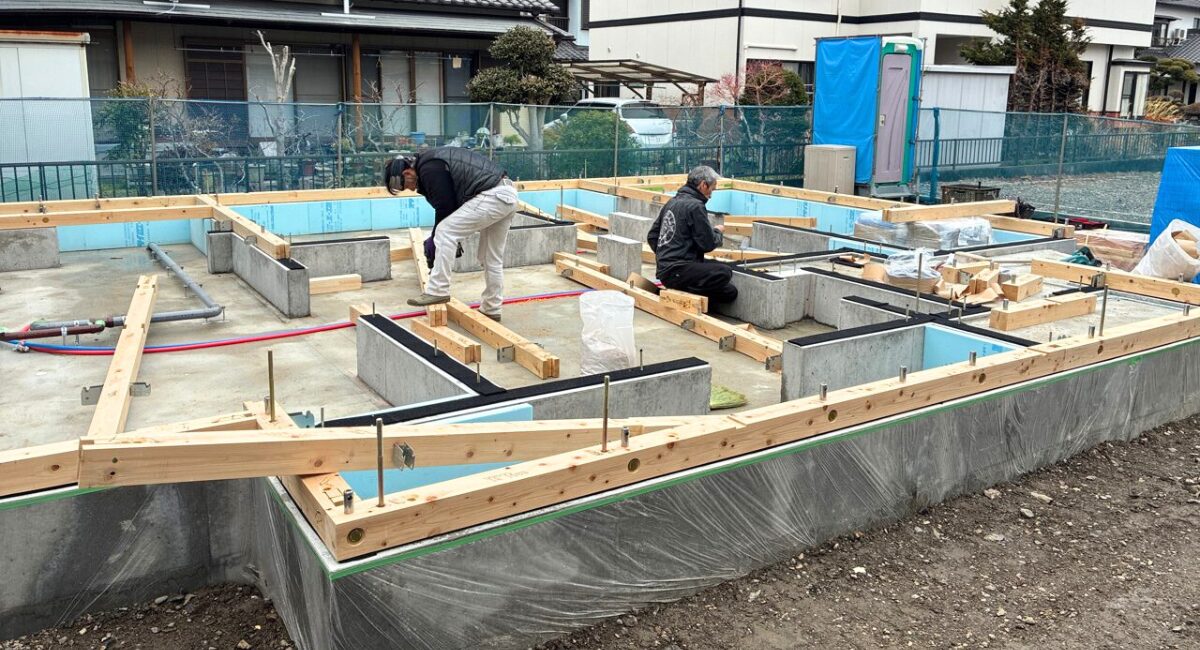 いよいよ土台敷き