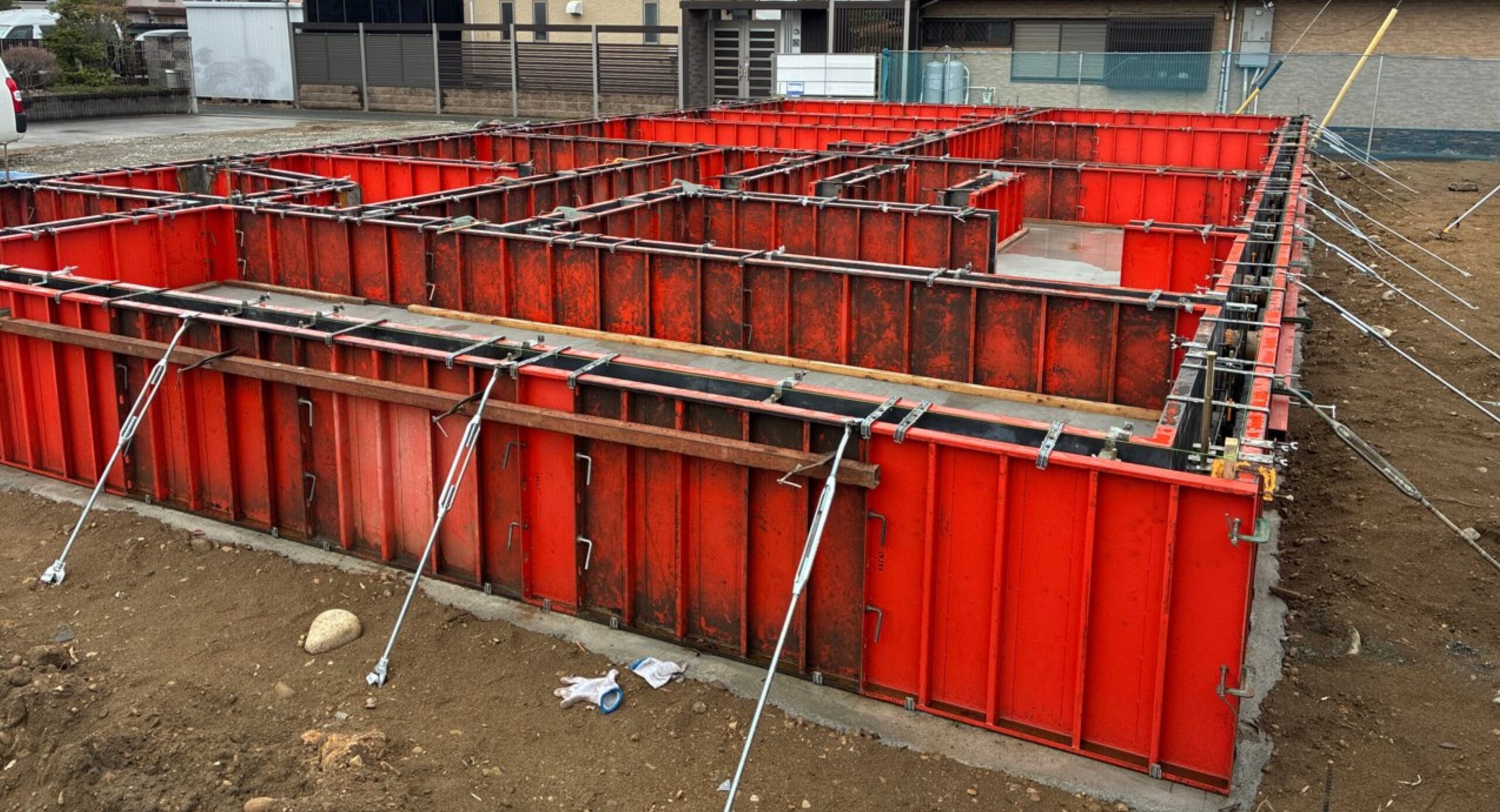 基礎の立ち上がりの枠をつくる