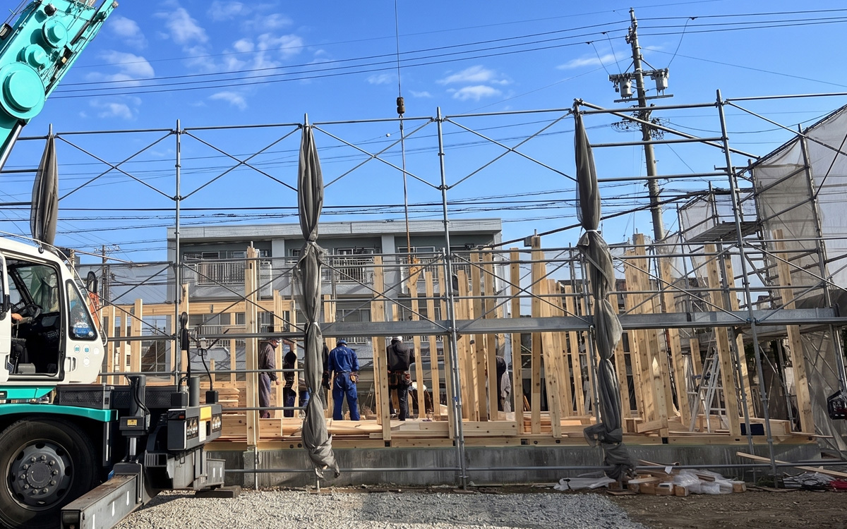 空へと伸びる一日。上棟工事がスタート！