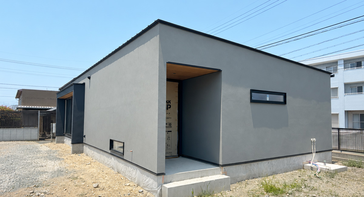 足場が外れ、建物の全景がお披露目